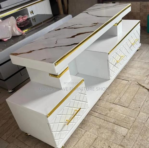 TV Cqb8net With Drawers