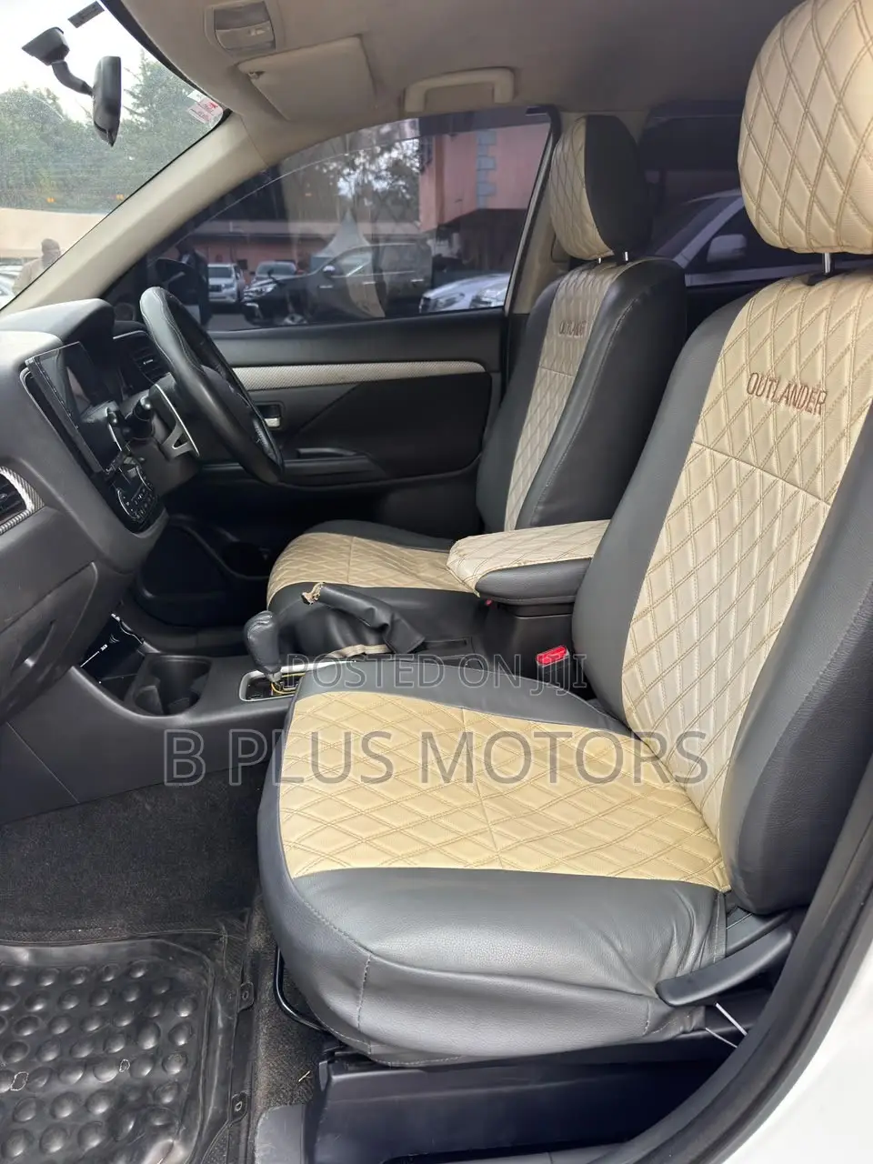 Mitsubishi Outlander 2012 White
