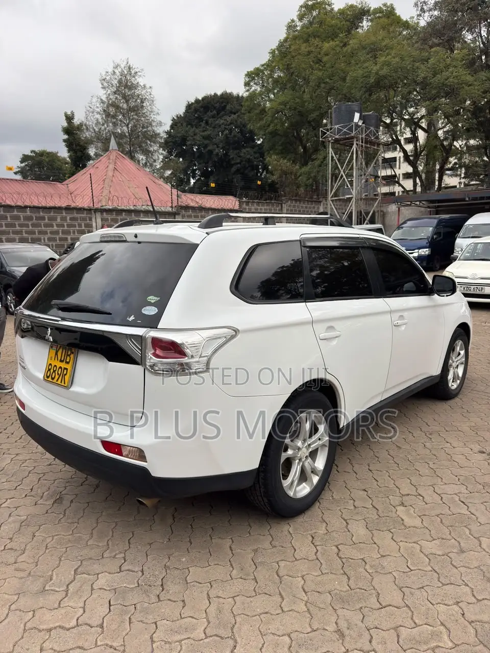 Mitsubishi Outlander 2012 White