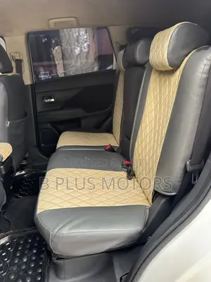 Mitsubishi Outlander 2012 White