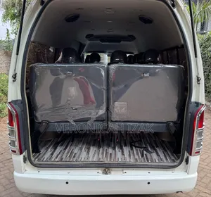 Toyota HiAce 2019 White