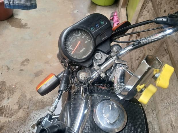 Honda CB 2023 Red - thumbnail 2