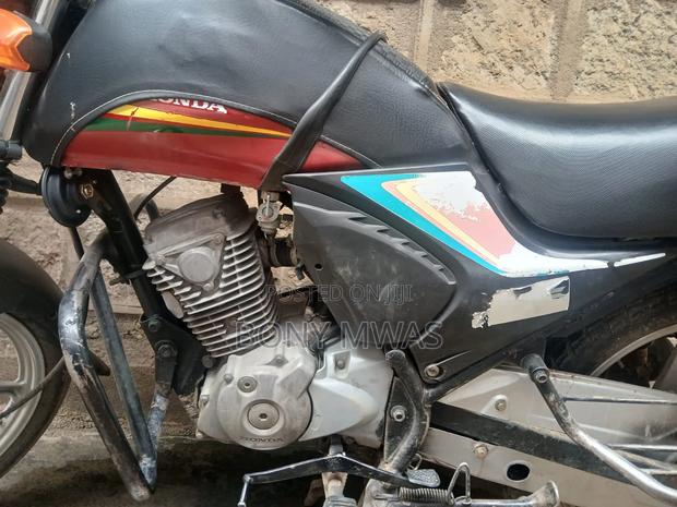Honda CB 2023 Red - thumbnail 3