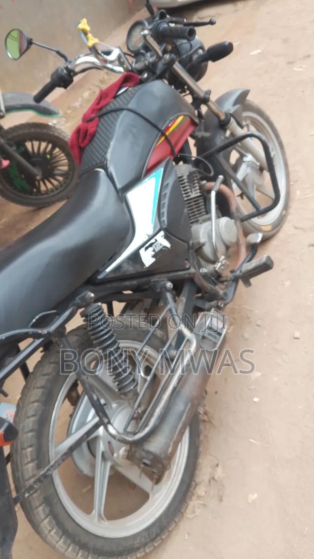 Honda CB 2023 Red - thumbnail 7