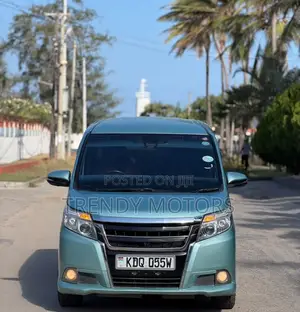 Toyota Esquire 2017 Green