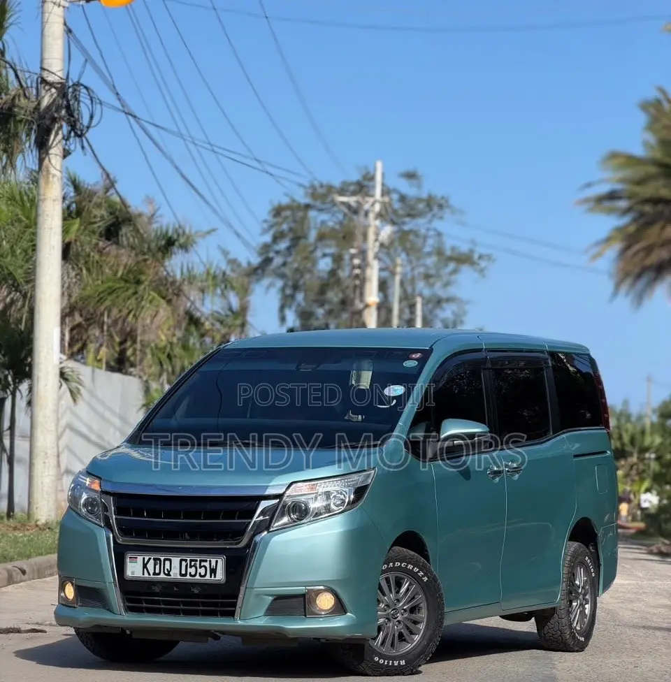 Toyota Esquire 2017 Green