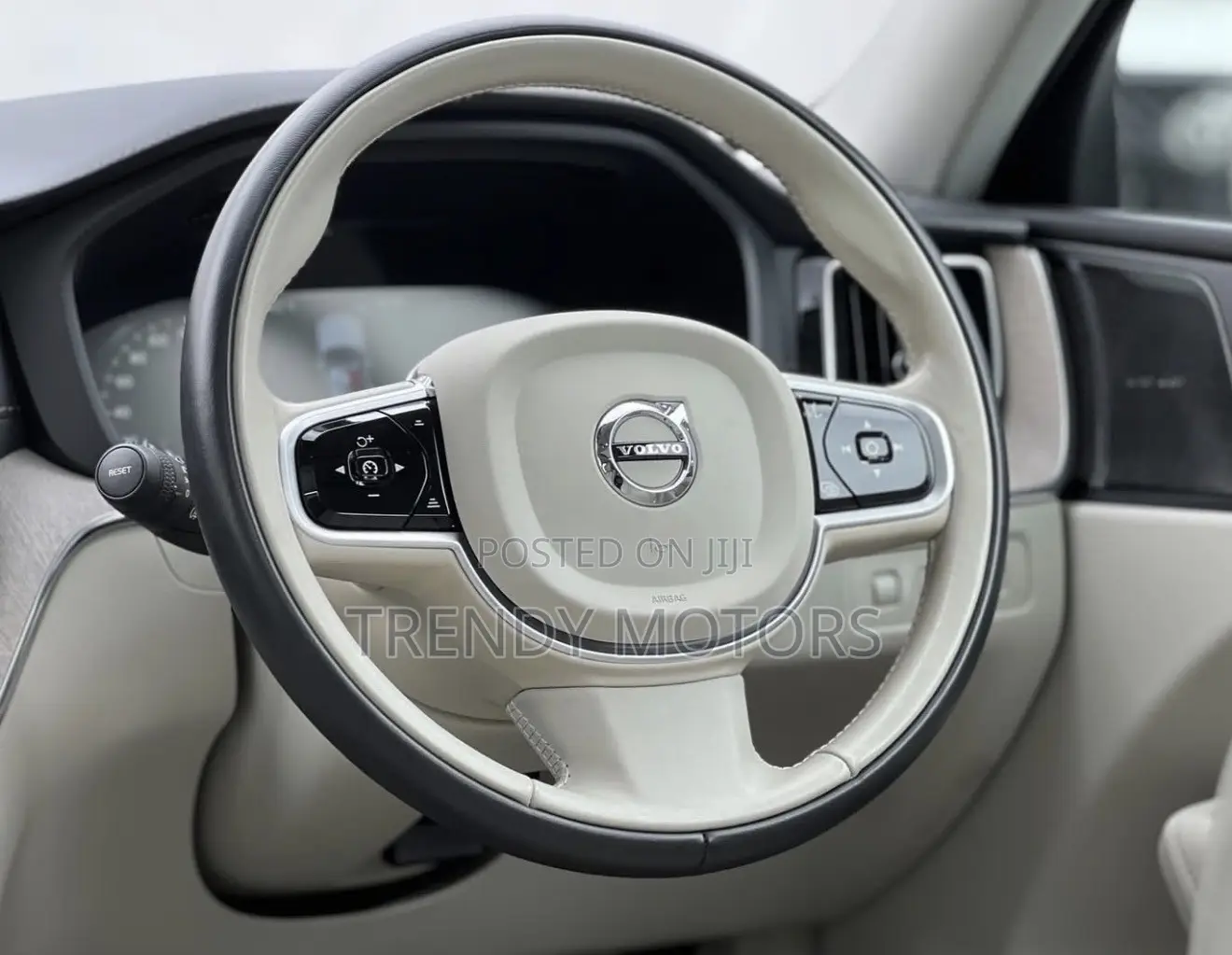 Volvo XC60 2019 Gray