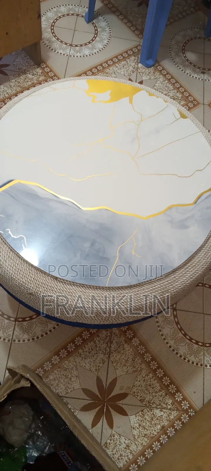 Round Marble Coffee Table”.