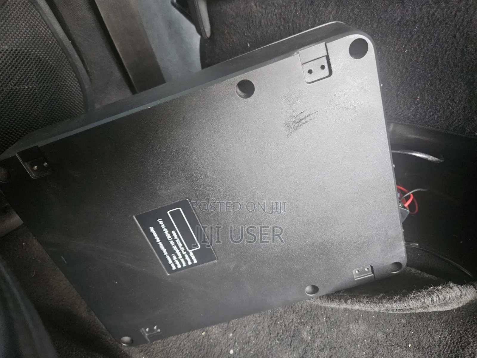 Vlang Underseat