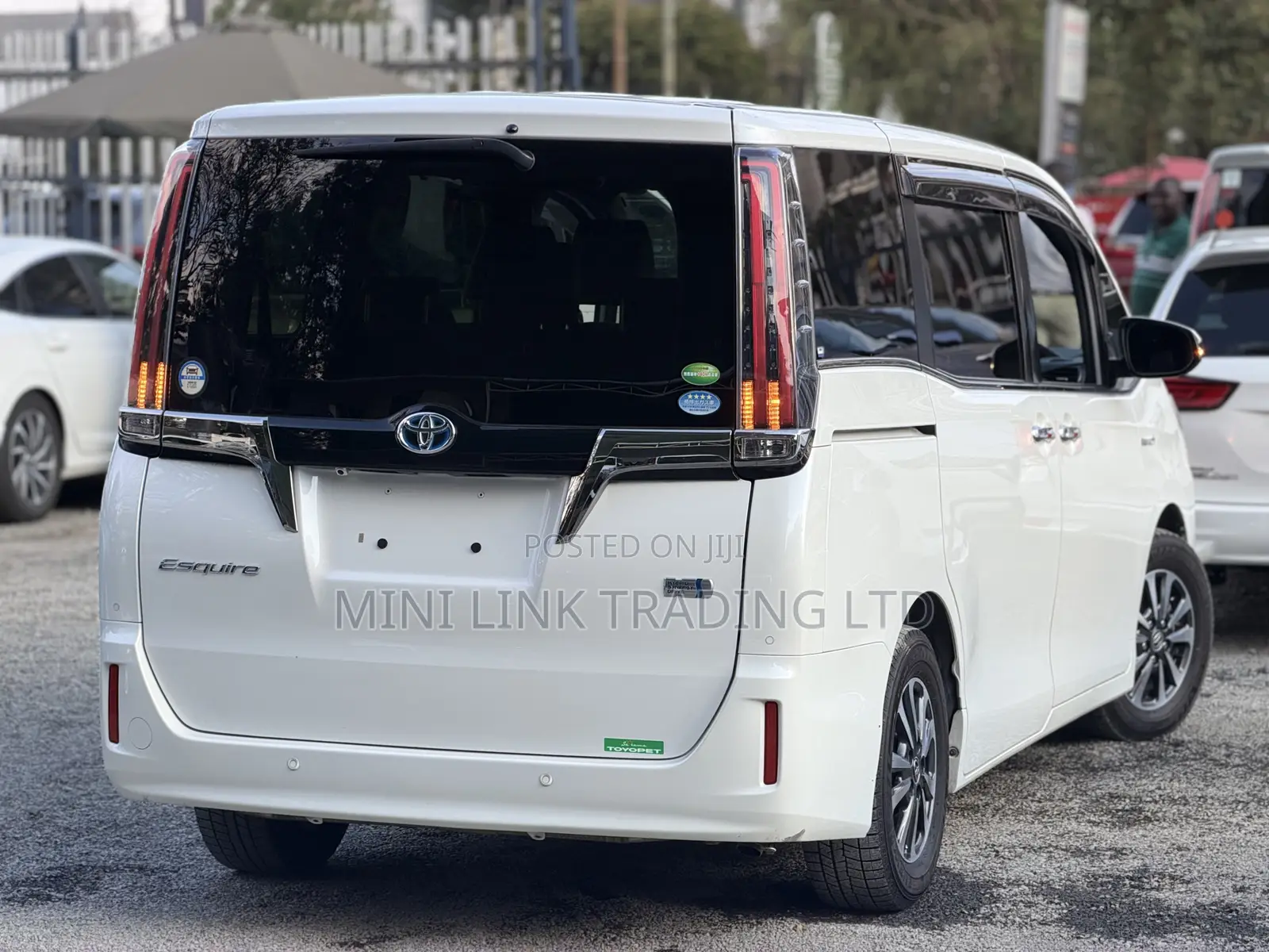 Toyota Esquire 1.8 FWD Hybrid (7 seater) 2019 Pearl