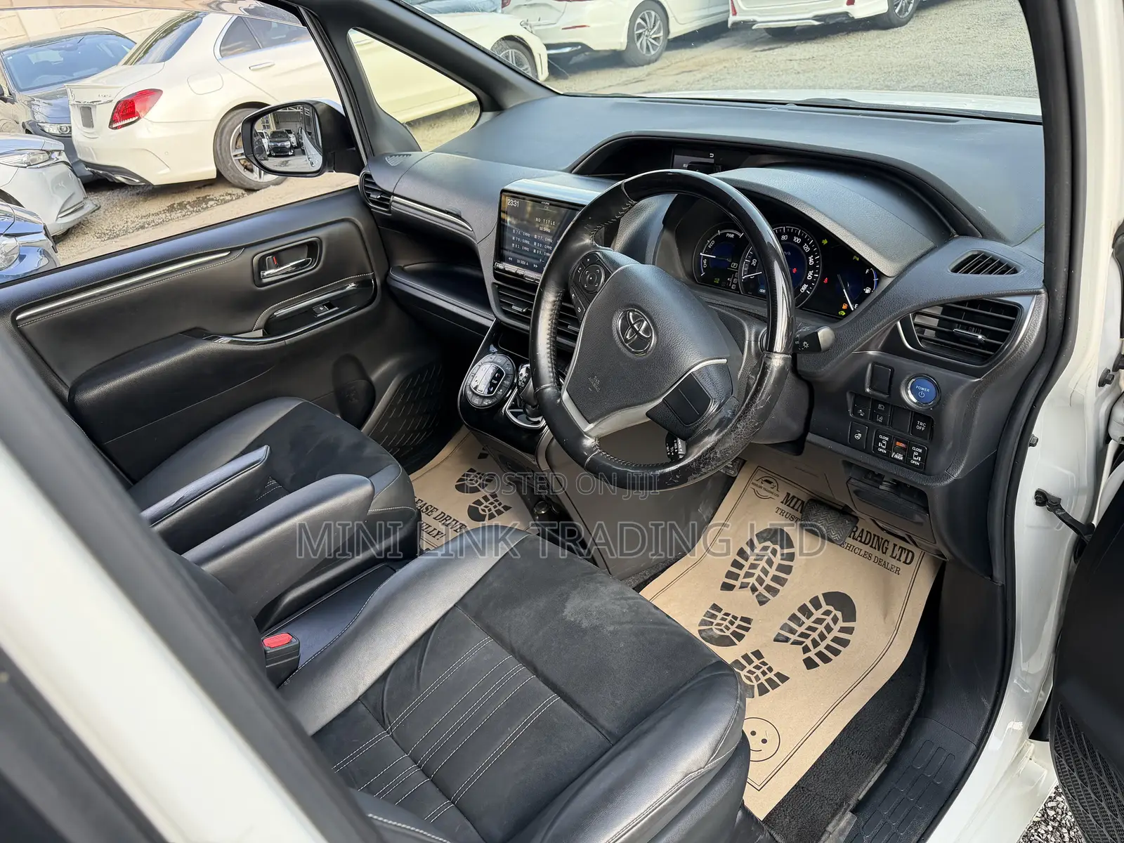 Toyota Esquire 1.8 FWD Hybrid (7 seater) 2019 Pearl