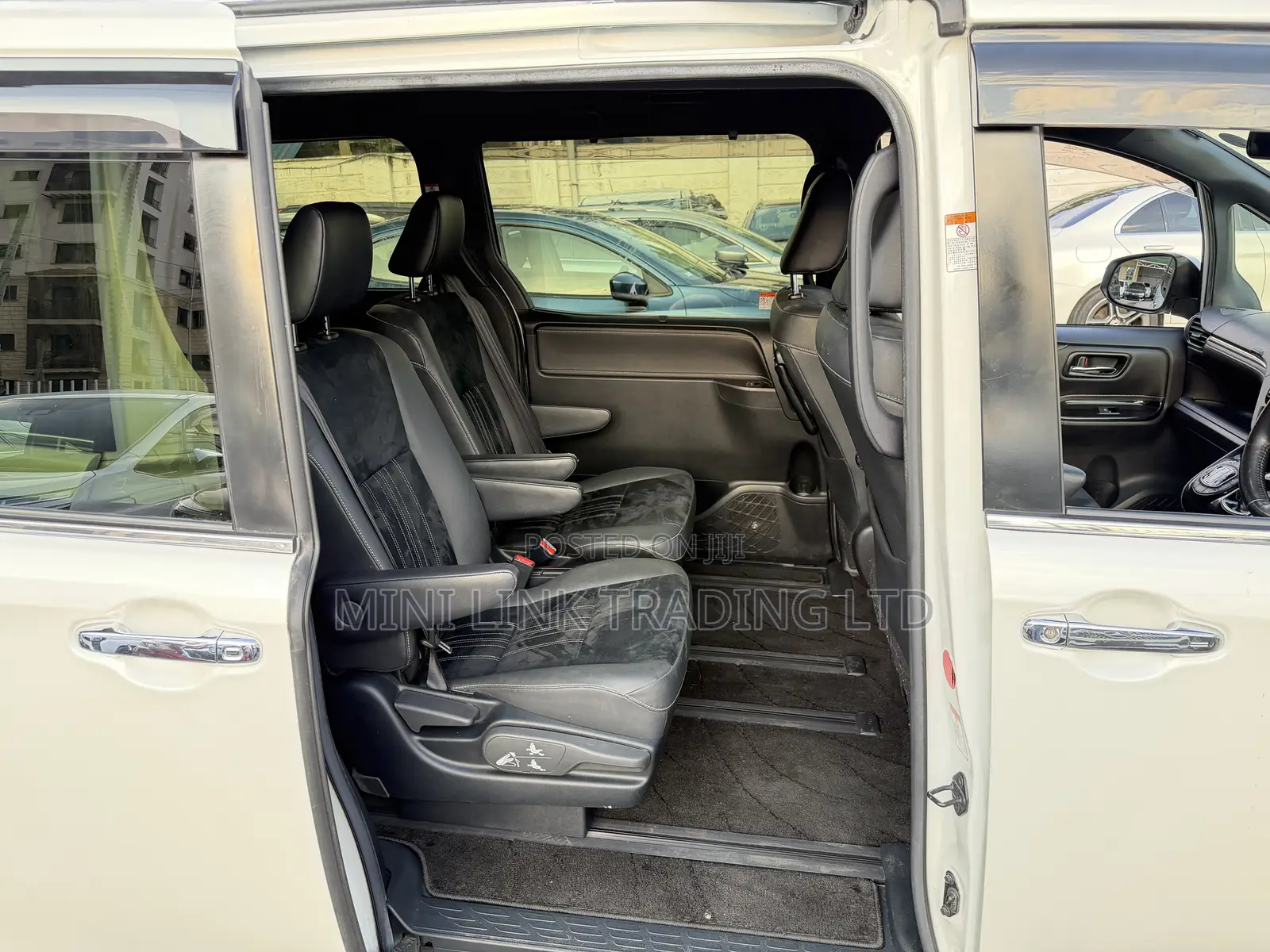Toyota Esquire 1.8 FWD Hybrid (7 seater) 2019 Pearl