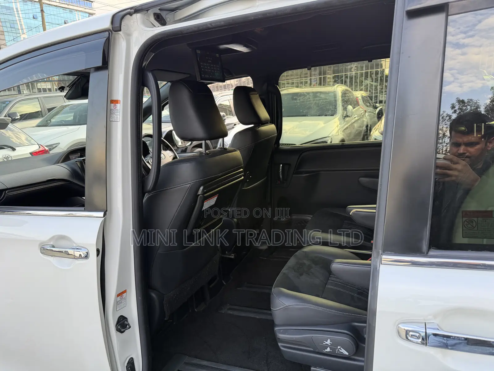 Toyota Esquire 1.8 FWD Hybrid (7 seater) 2019 Pearl