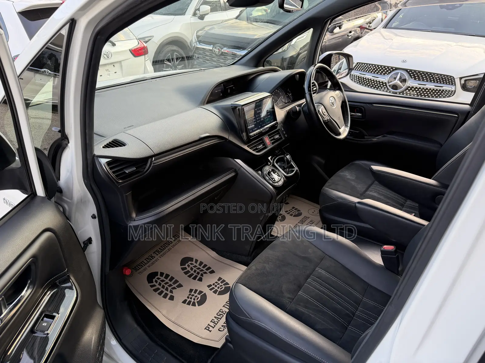 Toyota Esquire 1.8 FWD Hybrid (7 seater) 2019 Pearl