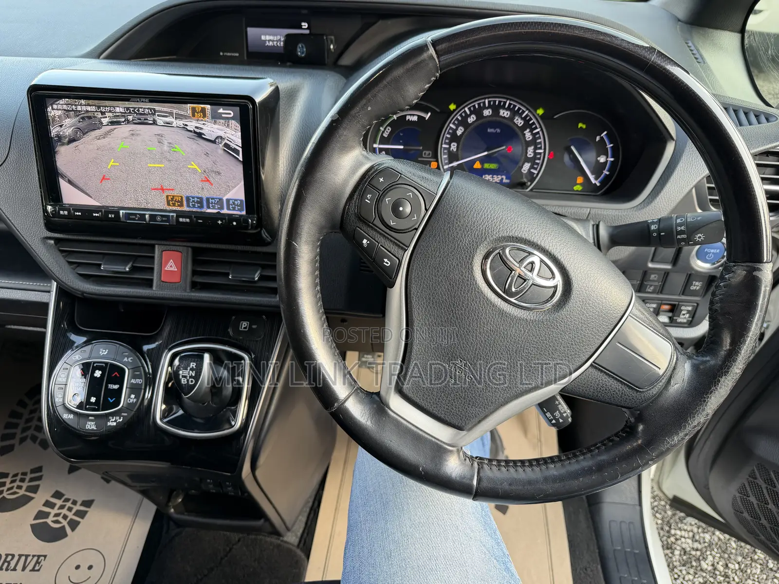 Toyota Esquire 1.8 FWD Hybrid (7 seater) 2019 Pearl