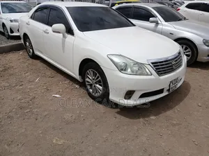 Toyota Crown 2013 White