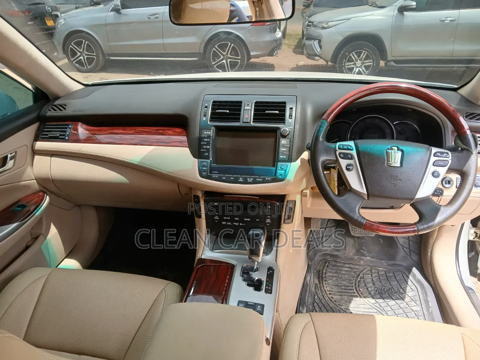 Toyota Crown 2013 White