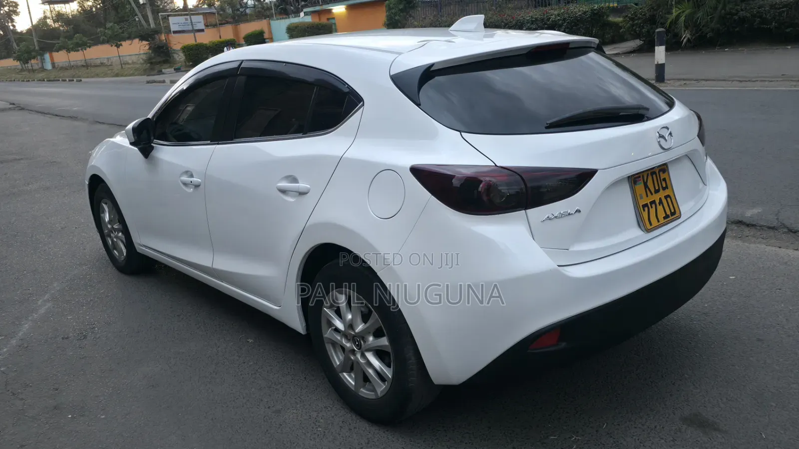 Mazda Axela SV Premium 2014 White