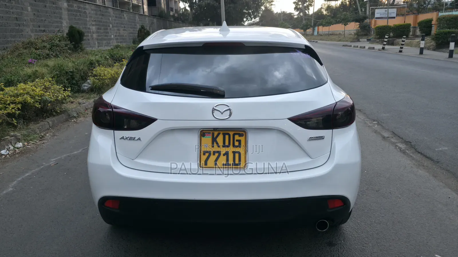 Mazda Axela SV Premium 2014 White