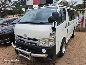 Toyota HiAce 2013 White