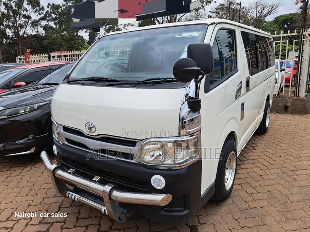 Toyota HiAce 2013 White