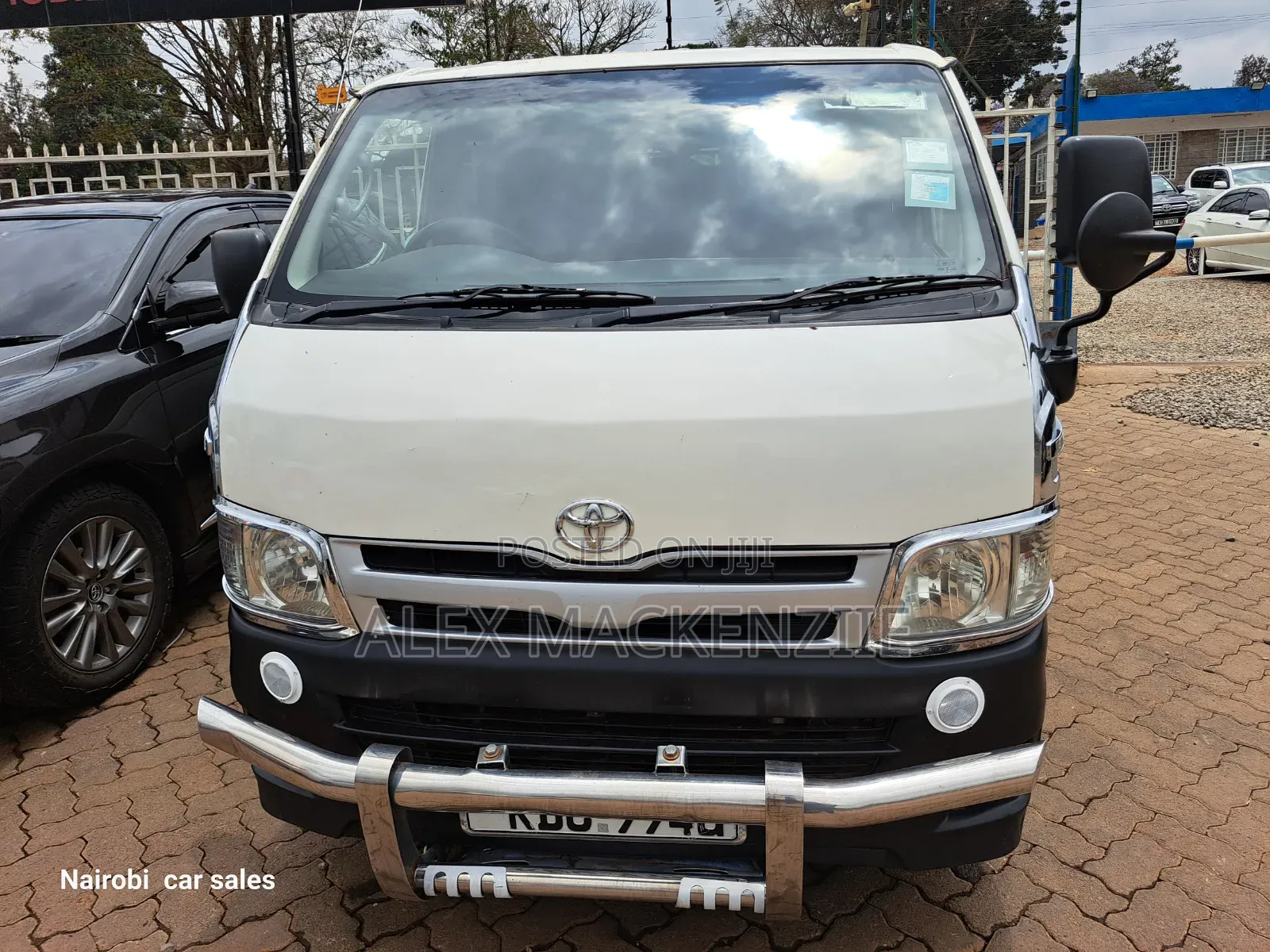Toyota HiAce 2013 White