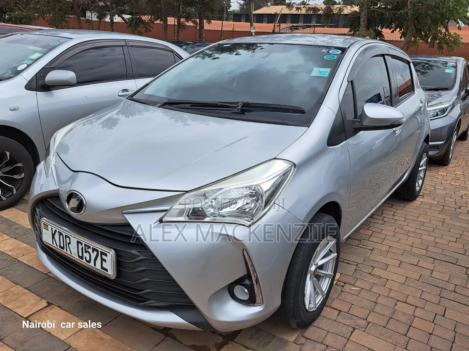 Toyota Vitz 2017 Silver