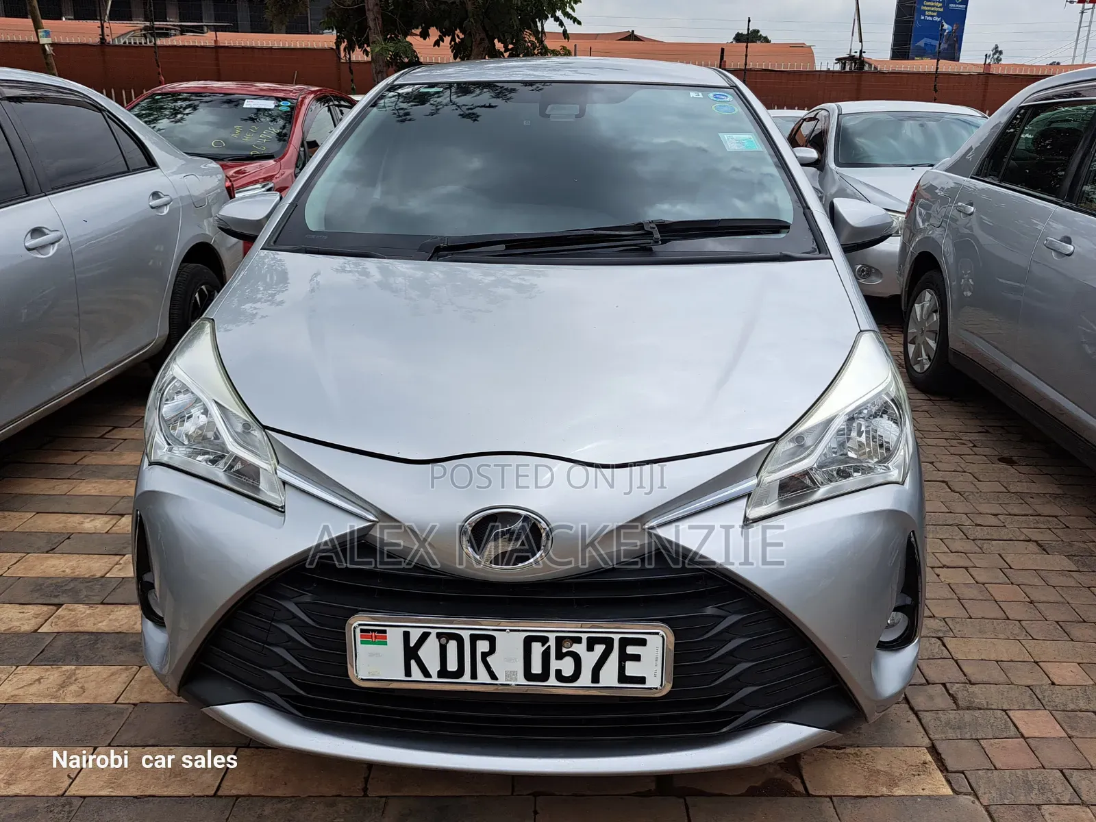 Toyota Vitz 2017 Silver