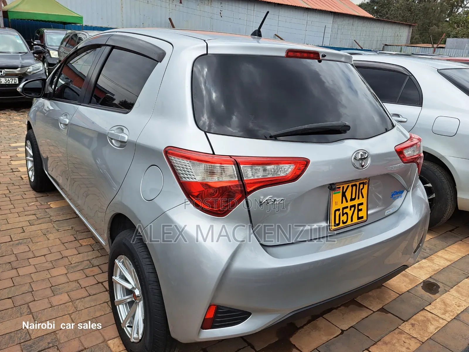 Toyota Vitz 2017 Silver