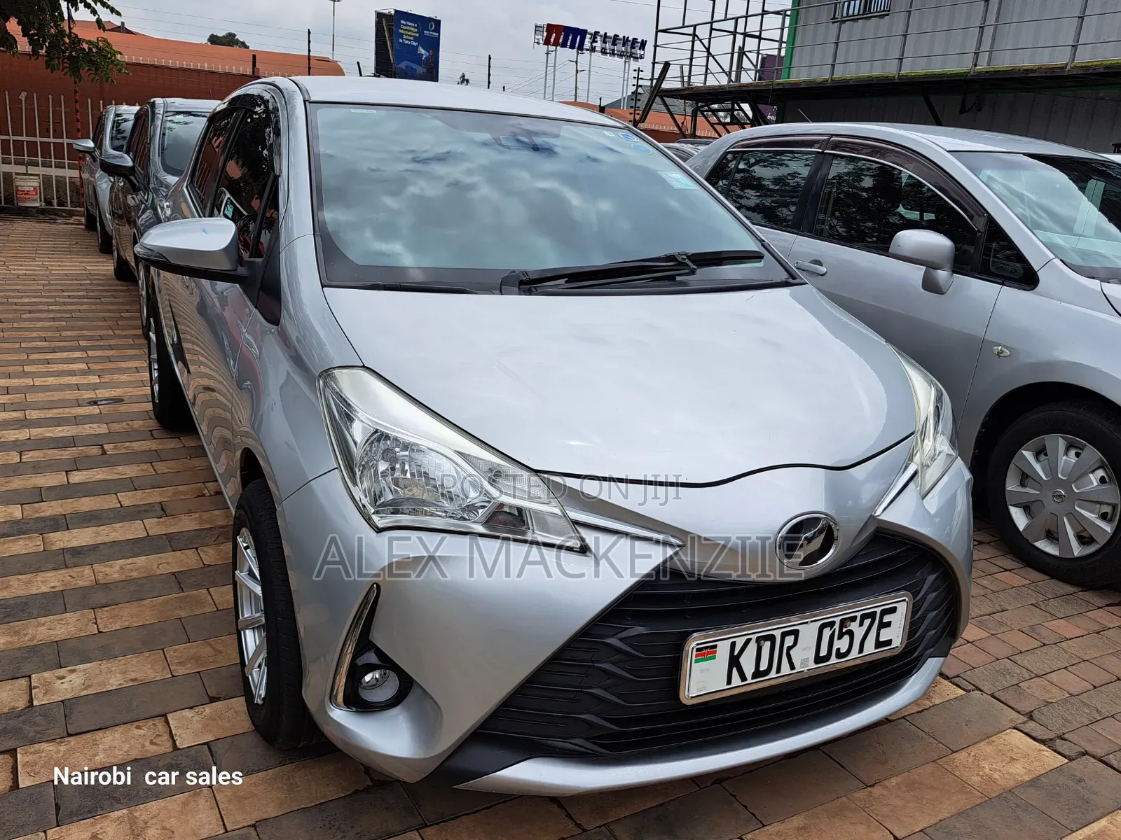 Toyota Vitz 2017 Silver