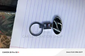 Round Split Keyring With Engraved Metal Link Oval Hyundai Logo Badge