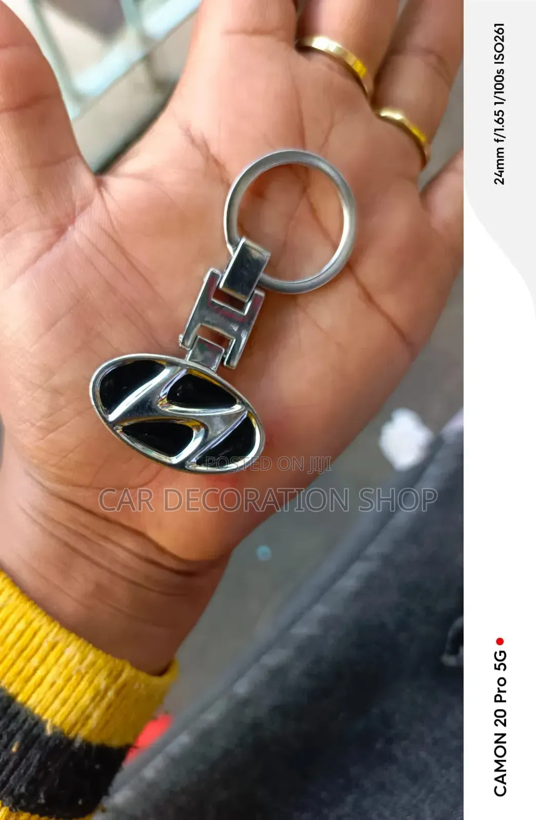 Round Split Keyring With Engraved Metal Link Oval Hyundai Logo Badge
