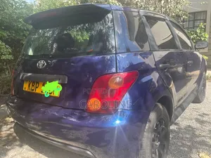 Toyota IST 2004 Blue
