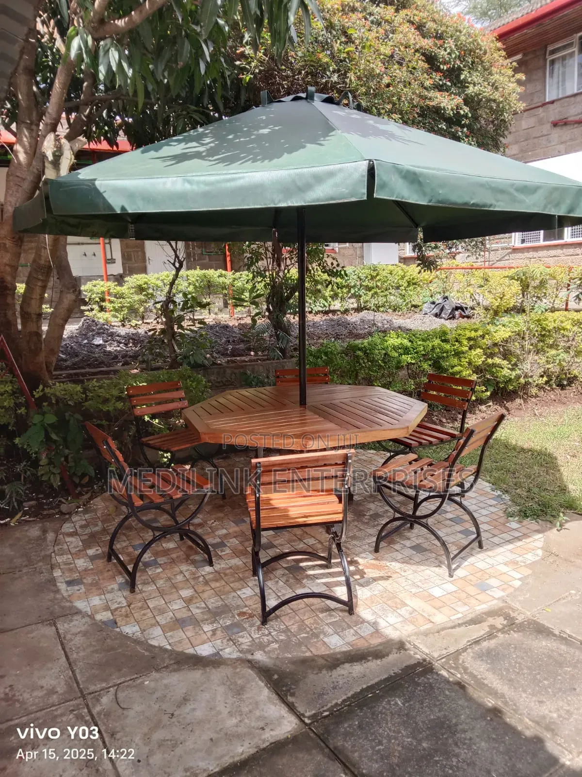 6 Wooden Metallic Hairs +Parasol +Tables