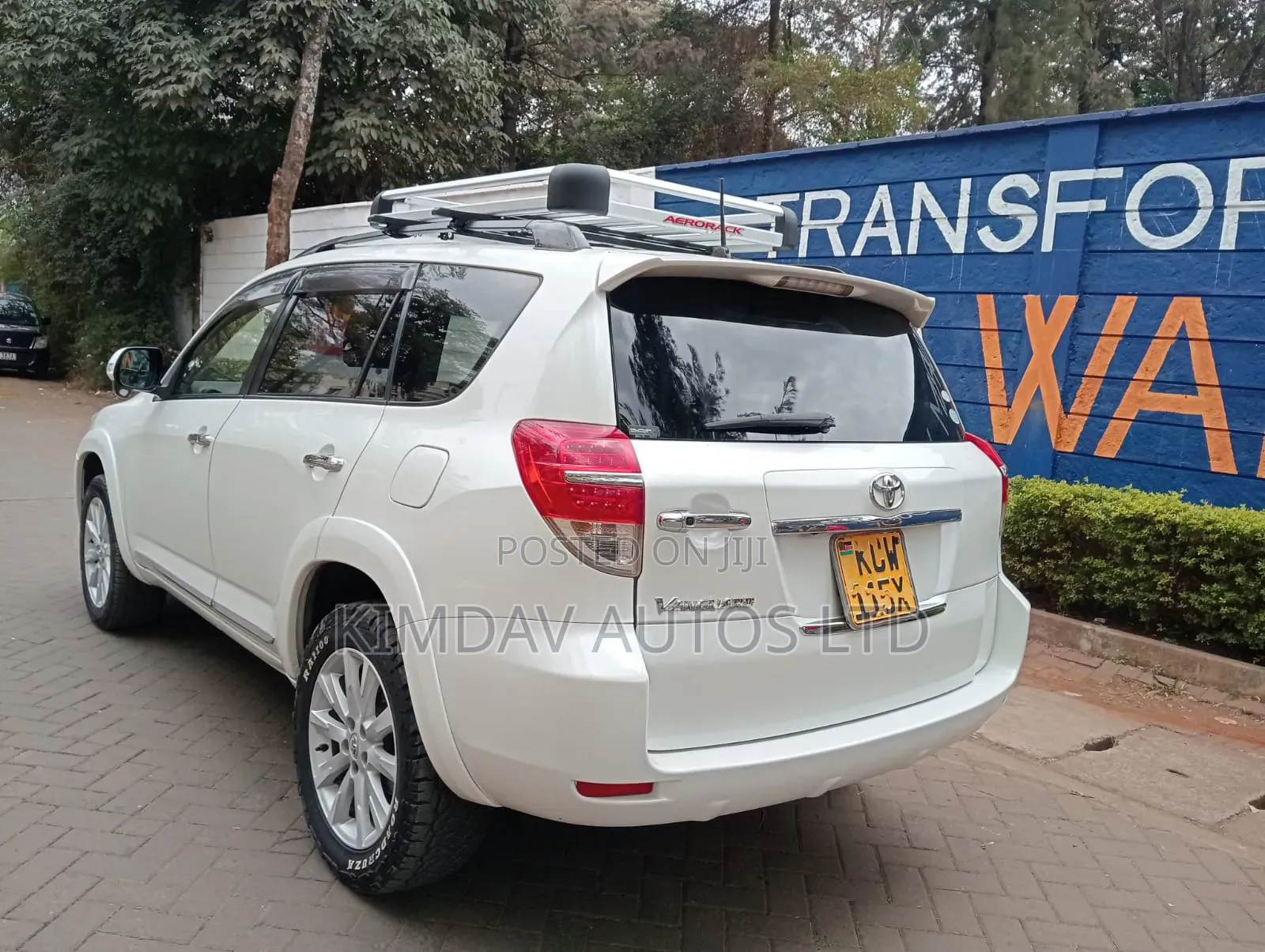 Toyota Vanguard 2012 Off white