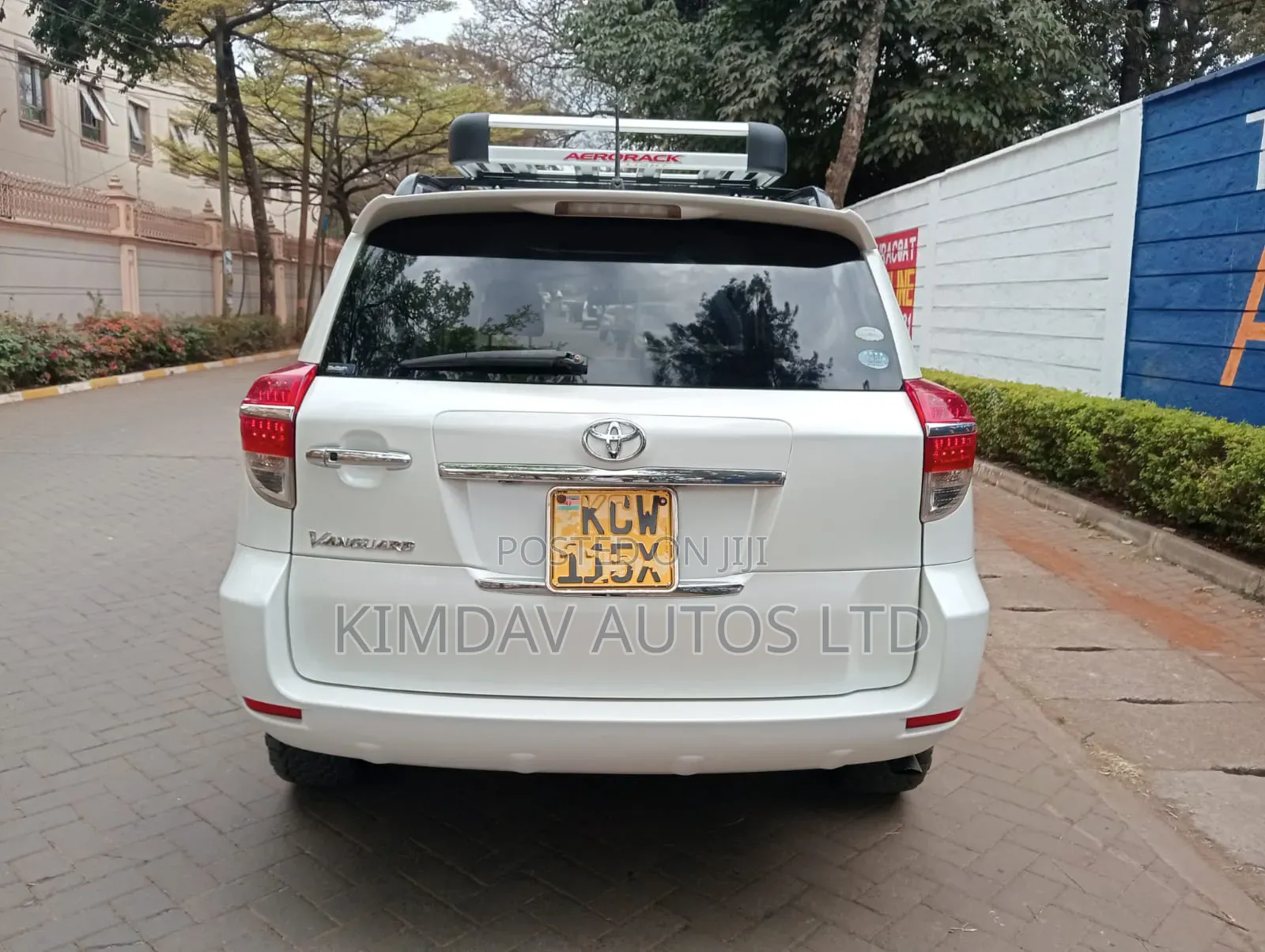 Toyota Vanguard 2012 Off white