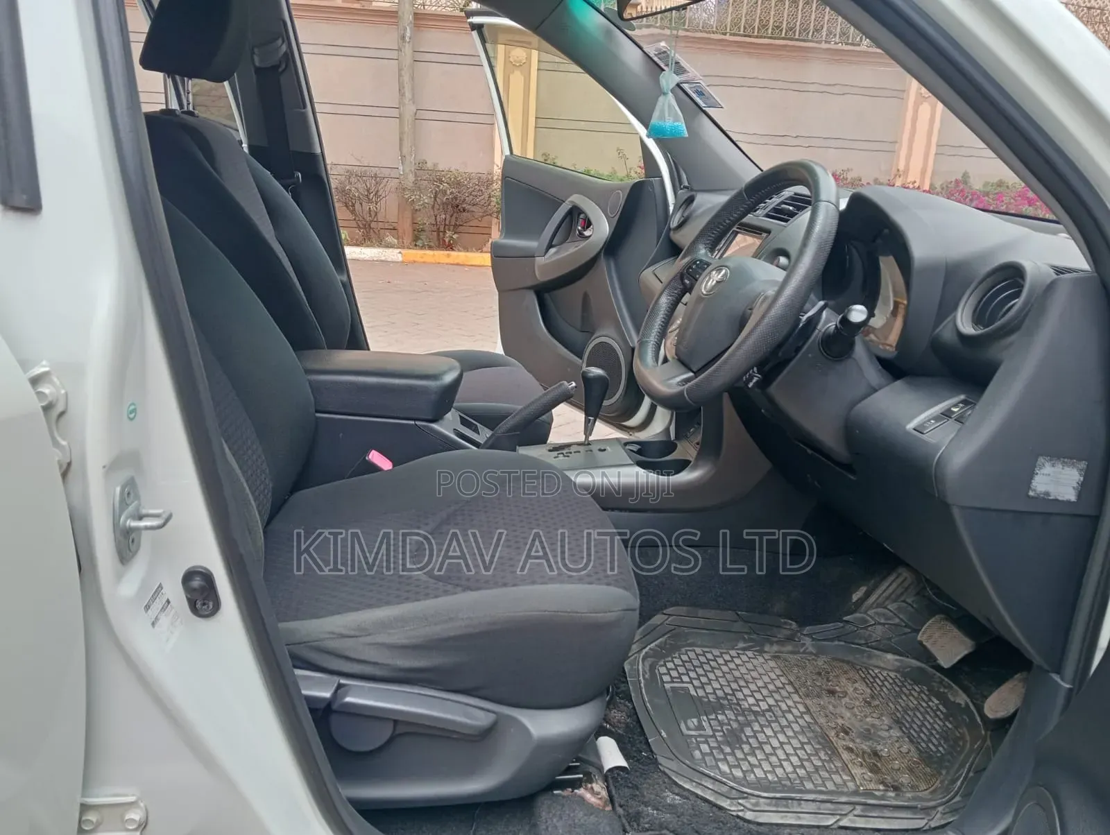 Toyota Vanguard 2012 Off white
