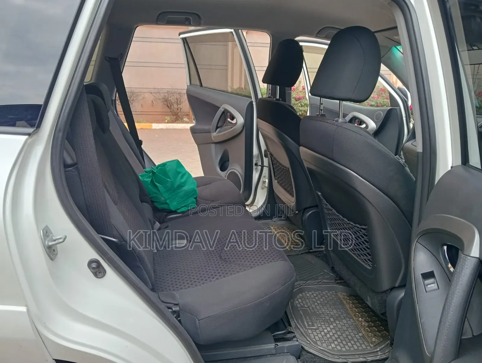 Toyota Vanguard 2012 Off white