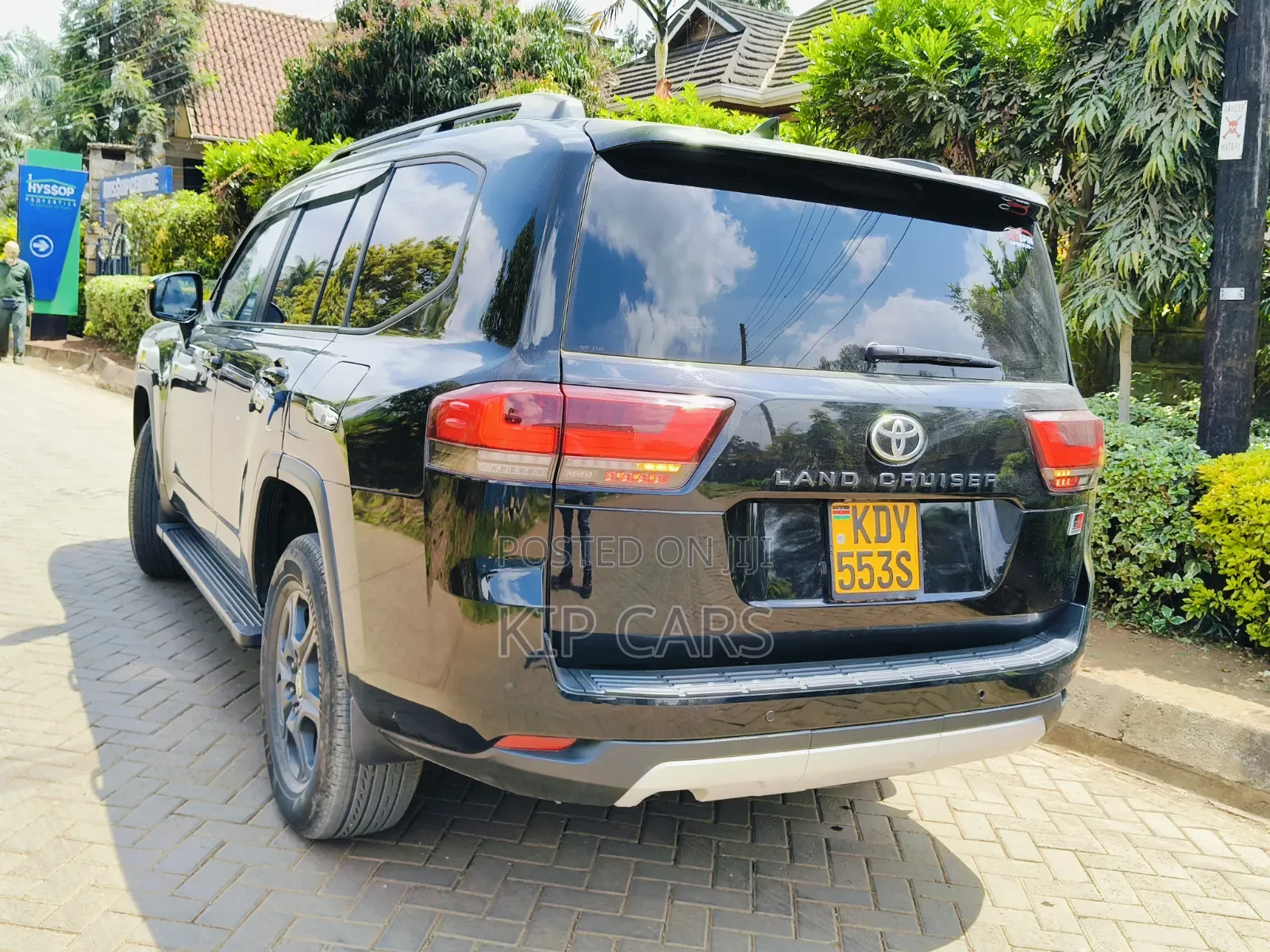 Toyota Land Cruiser LC300 2024 Black