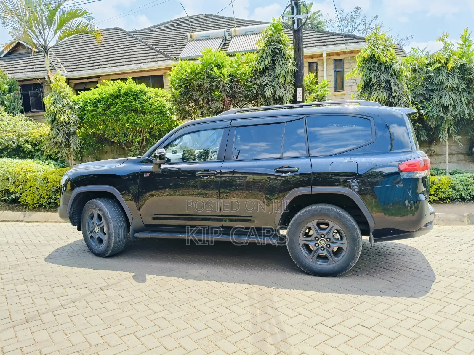 Toyota Land Cruiser LC300 2024 Black