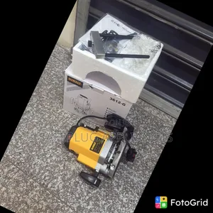 DeWalt Wood Router Machine – Heavy-Duty Carpentry Furniture Tool