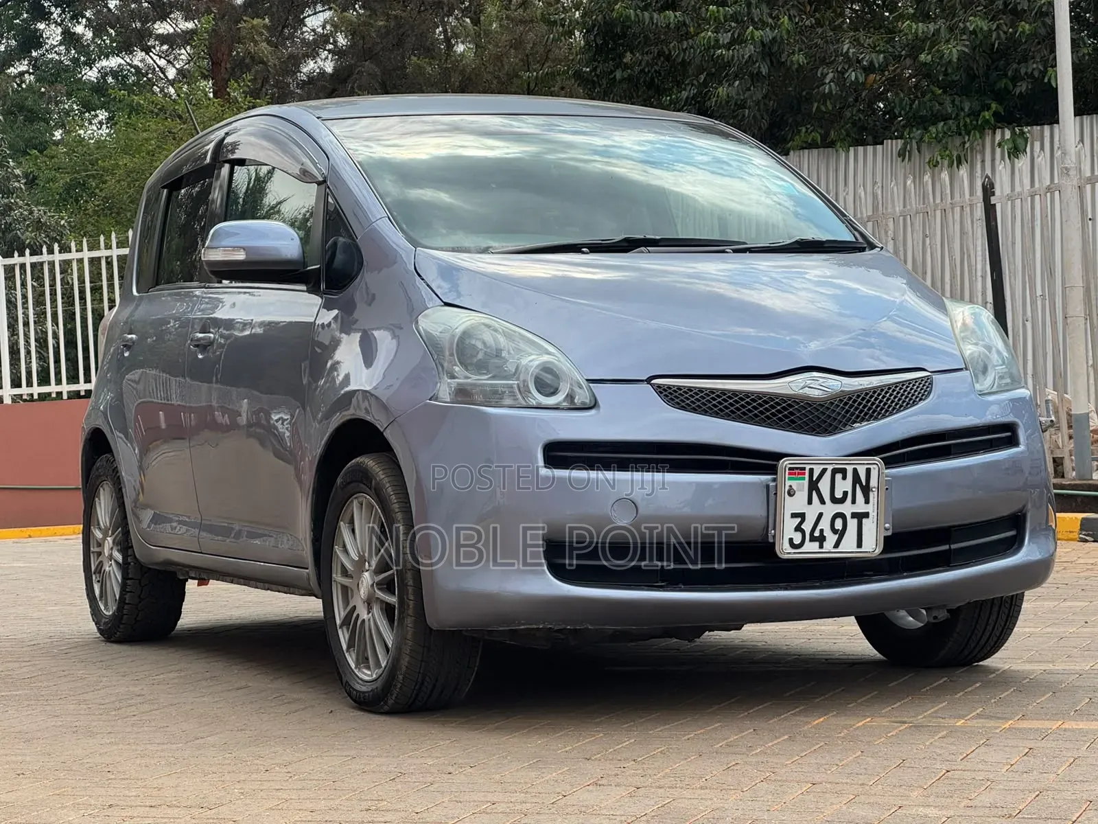 Toyota Ractis 2010 Gray