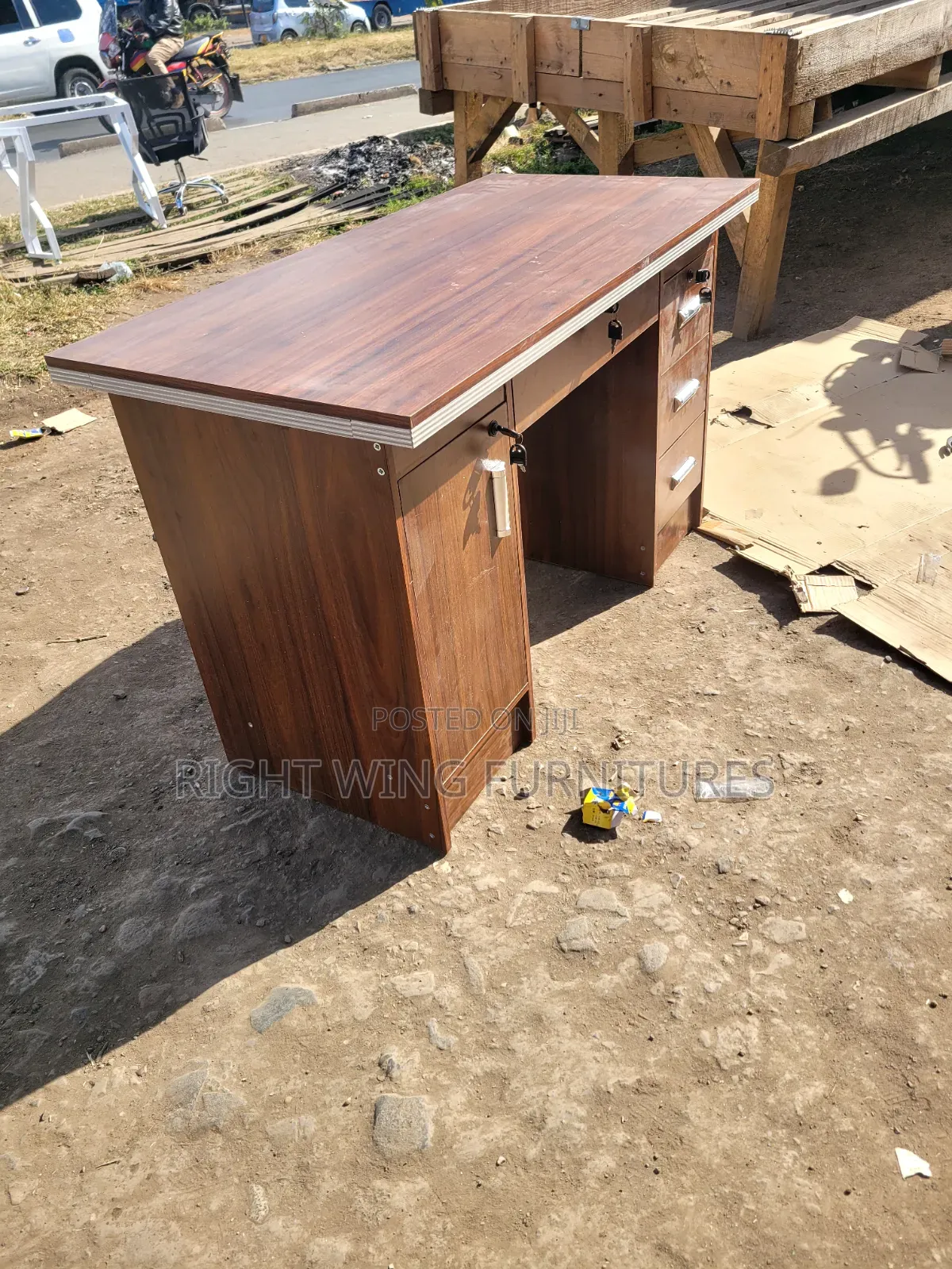 Well Arranged Drawers Executive Office Desk