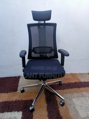 Ergonomic High-Back Mesh Office Chair With Headrest