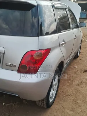 Toyota IST 2004 Silver