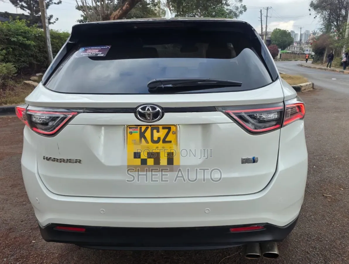 Toyota Harrier 2.5 Hybrid 4WD 2014 White