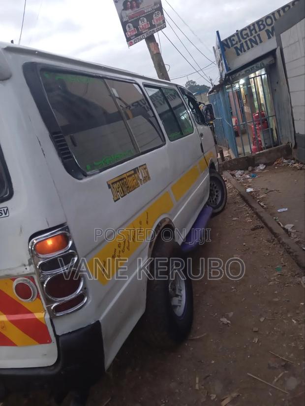 Toyota HiAce 2000 Beige - main view