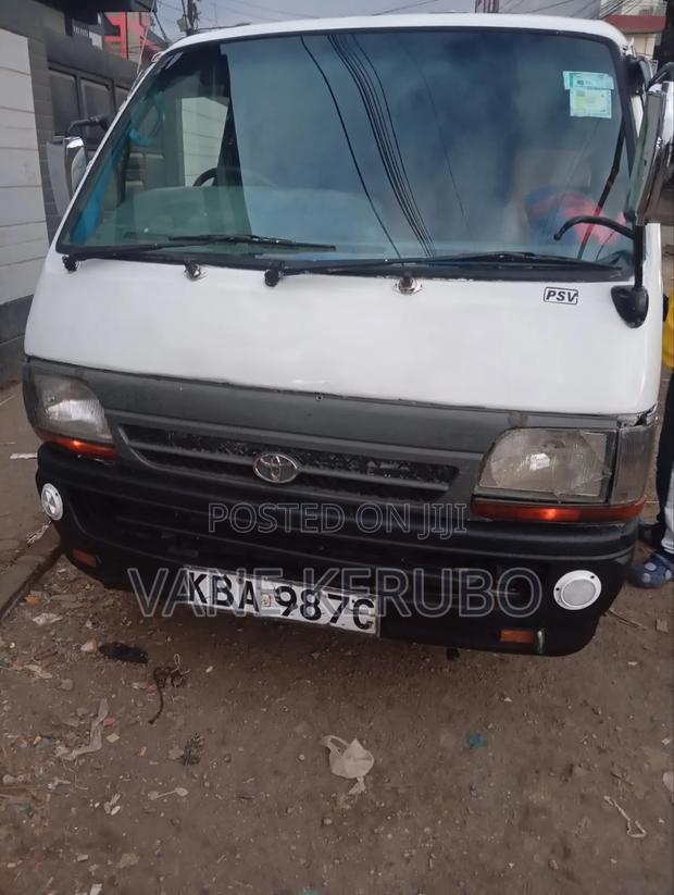 Toyota HiAce 2000 Beige - thumbnail 3