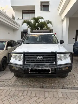 Toyota Land Cruiser 2012 White