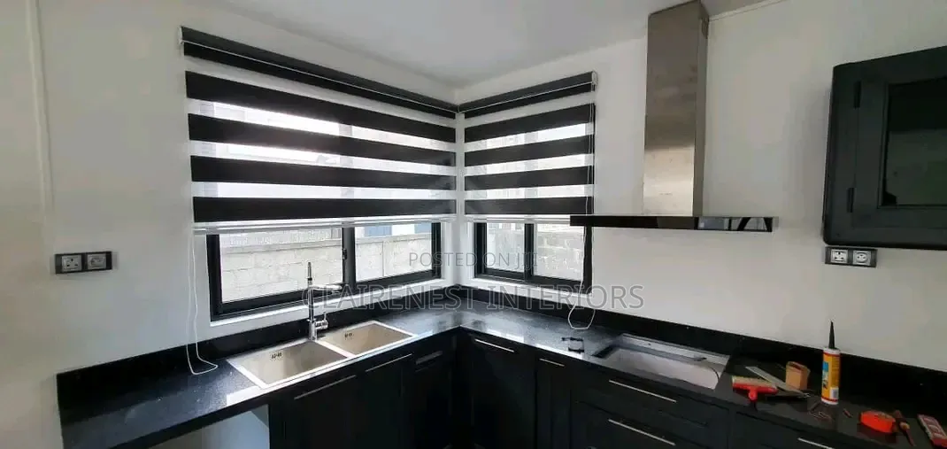 Wide Window and Small Windows Horizontal Office Window Blinds